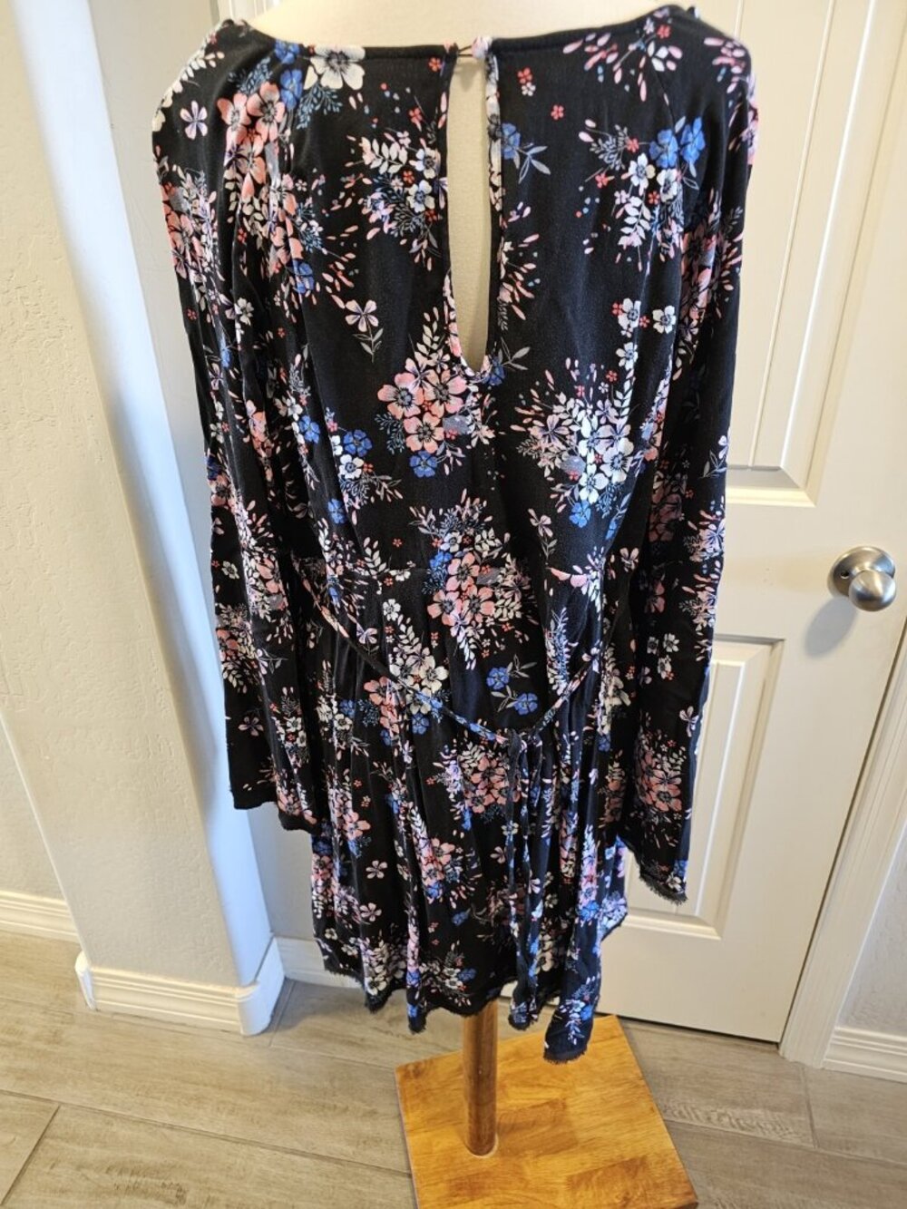 Torrid Floral Challis Bell Sleeve Above Knee Dress Women's Size 22 Colorful - Picture 3 of 5